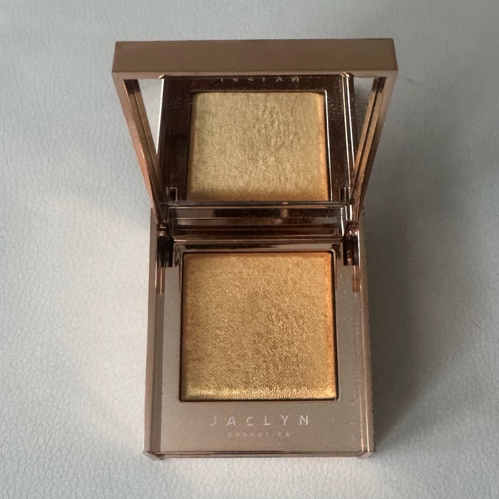 Jaclyn Cosmetics "Go For Gold" highlighter
